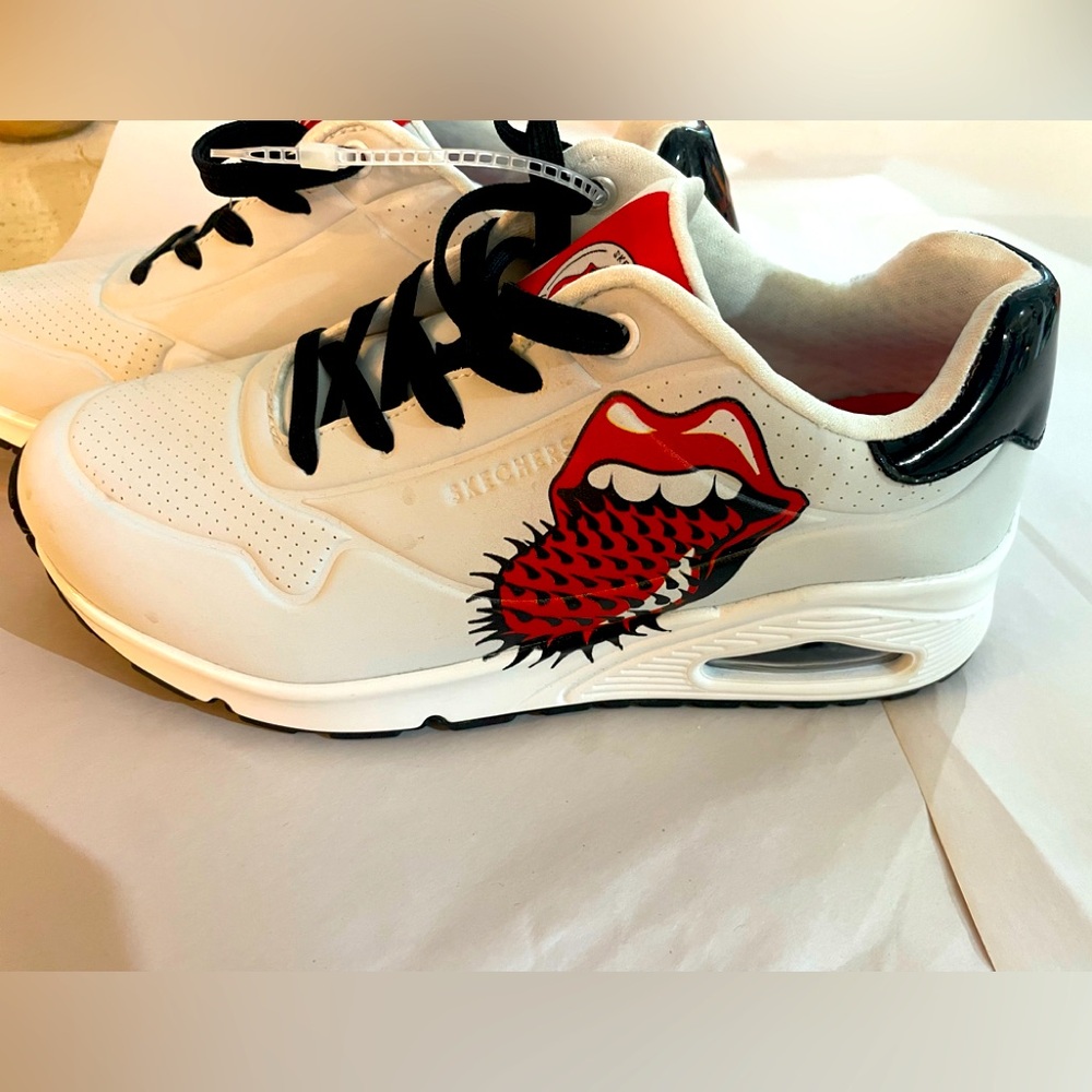 Skechers LA Rolling Stones size 7.5 sneakers